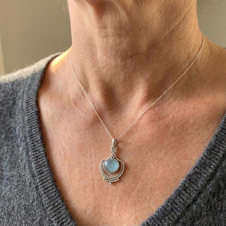 Vintage Green Stone Pendant Necklace