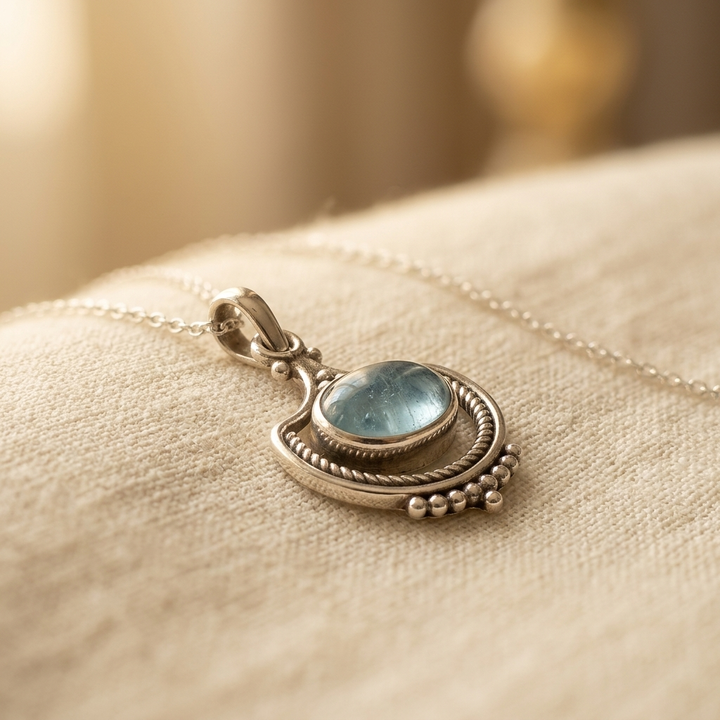 Vintage Green Stone Pendant Necklace